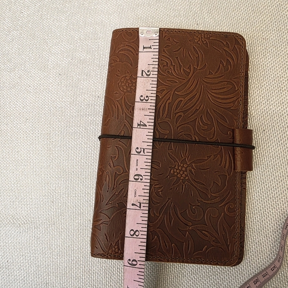 Planner Perfect B6 Leather Traveler’s Notebook – Floral Embossed Brown - Picture 8 of 11